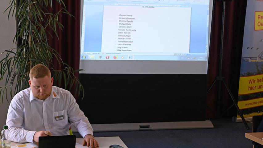 Vorstandsmitglied Davin Kowalik hatte das digitale Zusammenstellen der Kandidat:innen zur Wahl der Delegierten zur ASB-Landeskonferenz übernommen.